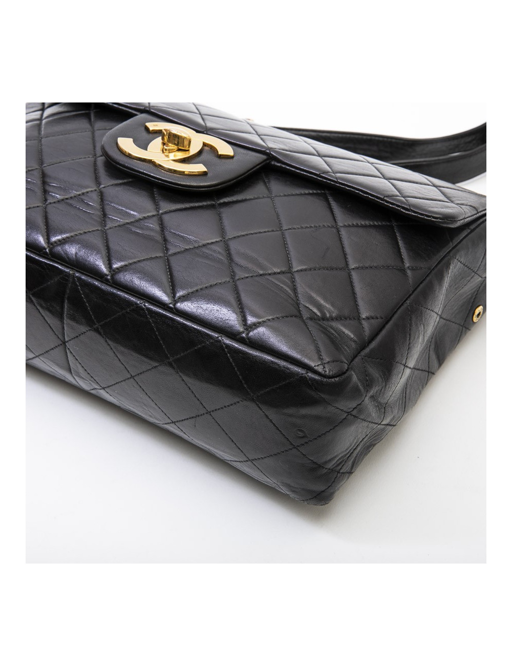CHANEL vintage jumbo bag in black quilted leather