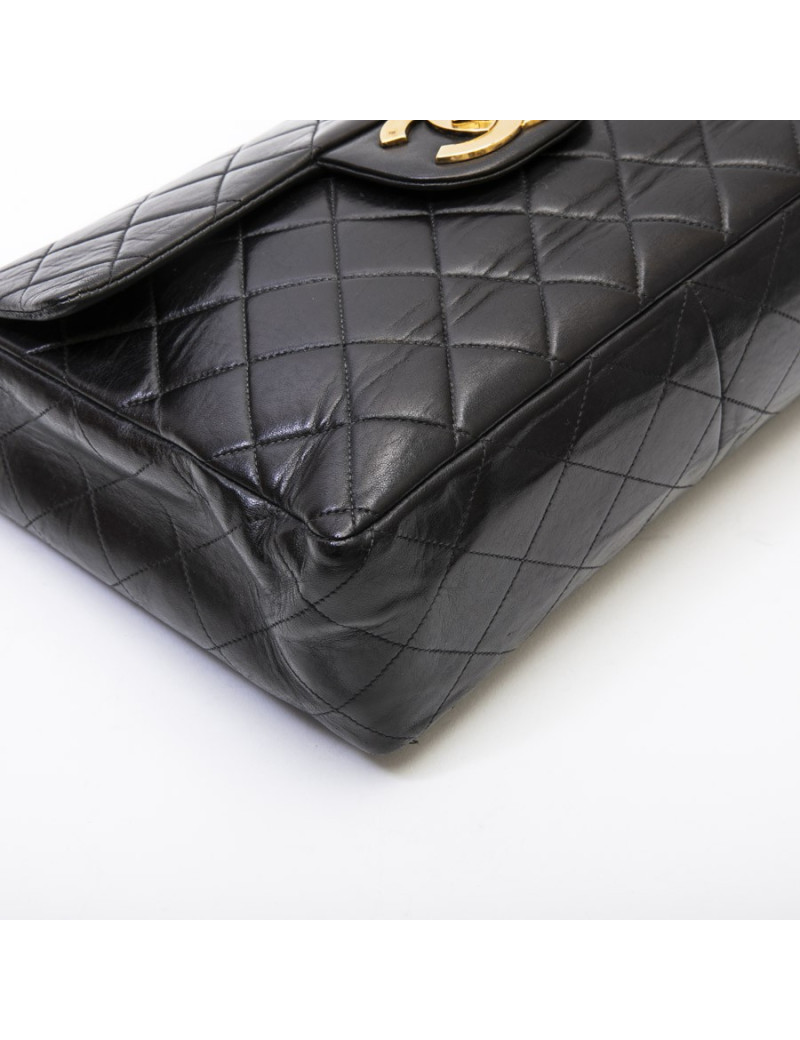 CHANEL vintage jumbo bag in black quilted leather