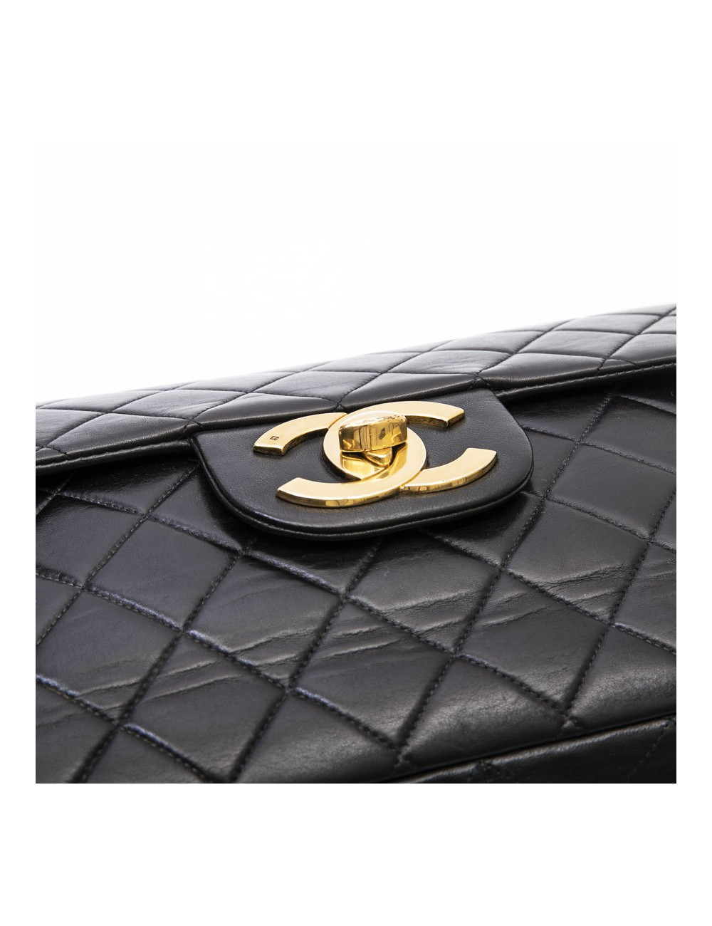 CHANEL vintage jumbo bag in black quilted leather