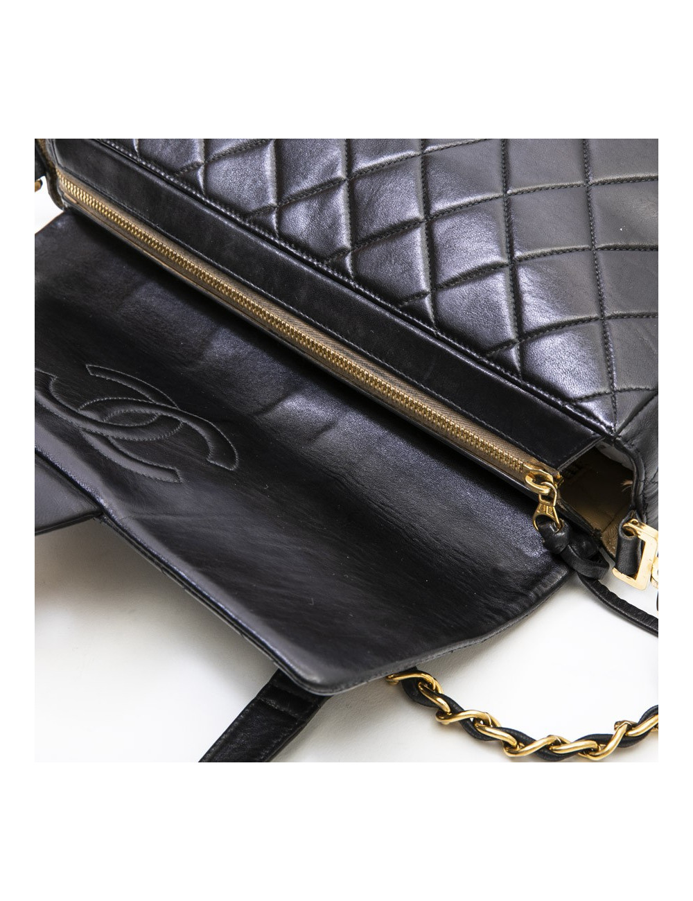 CHANEL vintage jumbo bag in black quilted leather