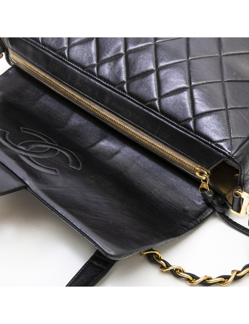 CHANEL vintage jumbo bag in black quilted leather