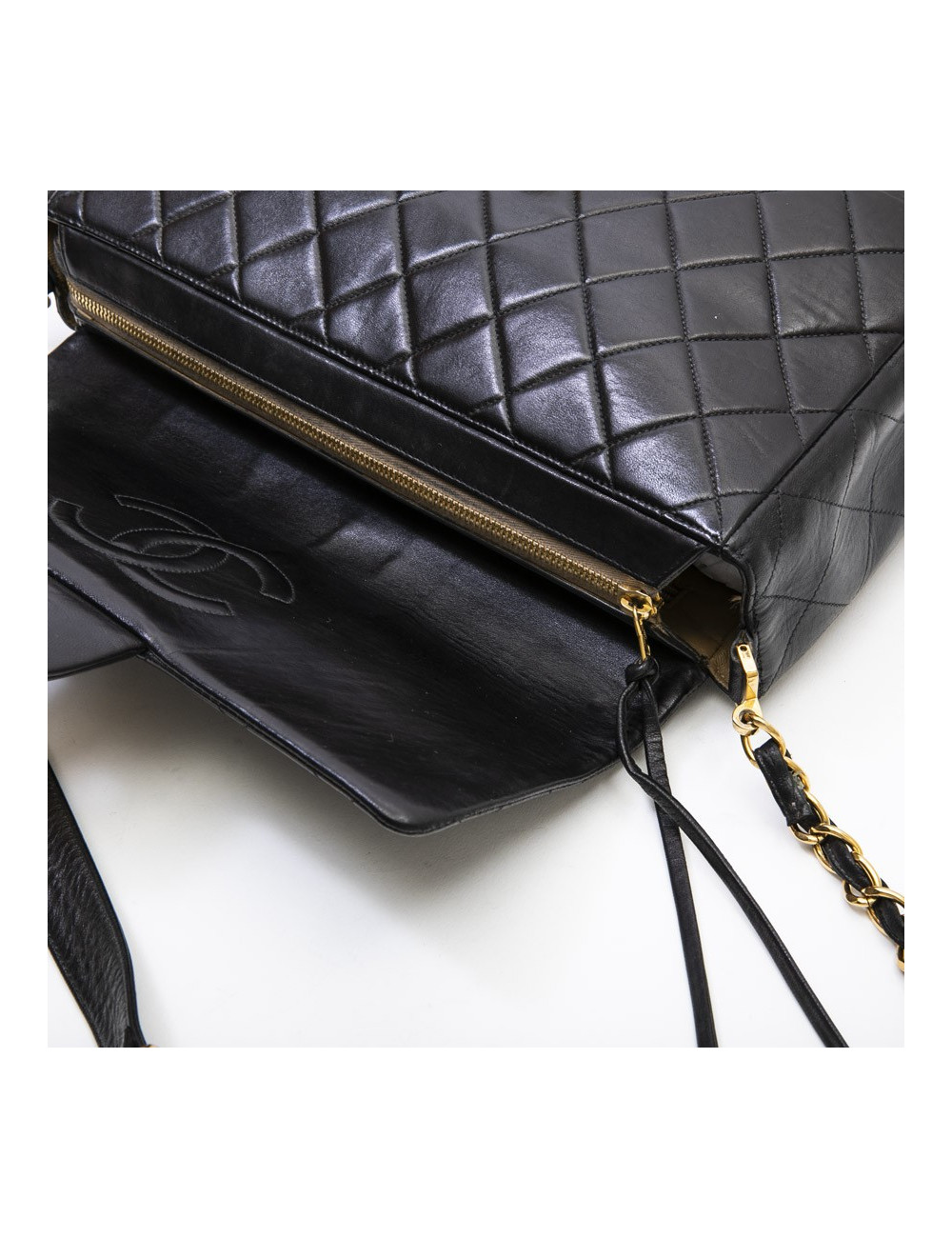 CHANEL vintage jumbo bag in black quilted leather
