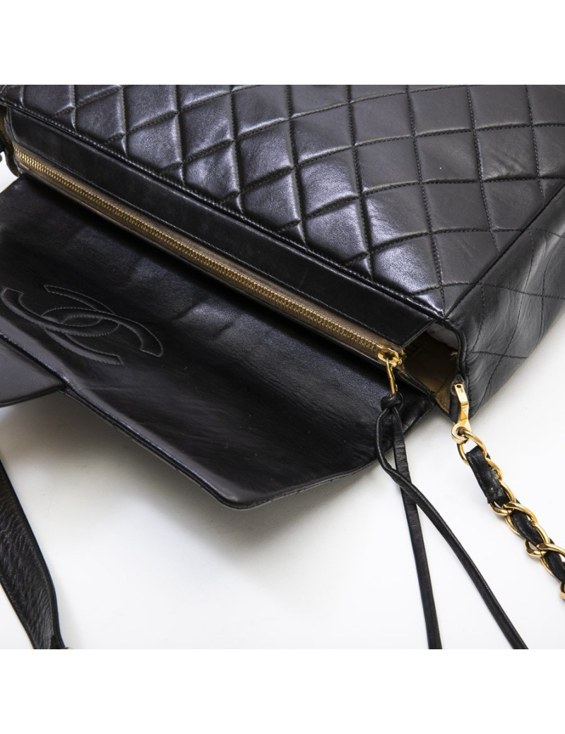 CHANEL vintage jumbo bag in black quilted leather