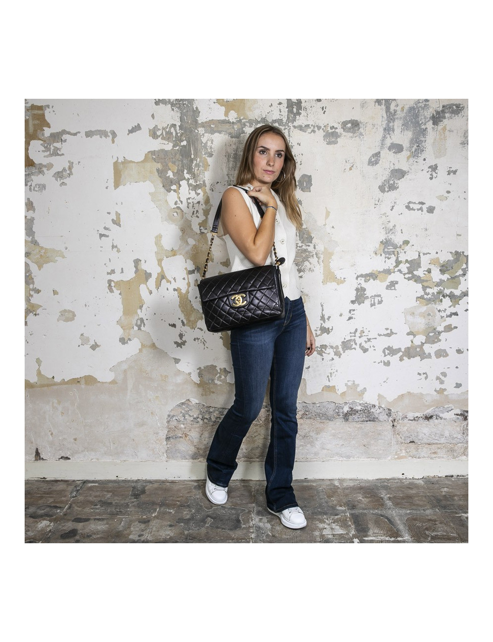 CHANEL vintage jumbo bag in black quilted leather