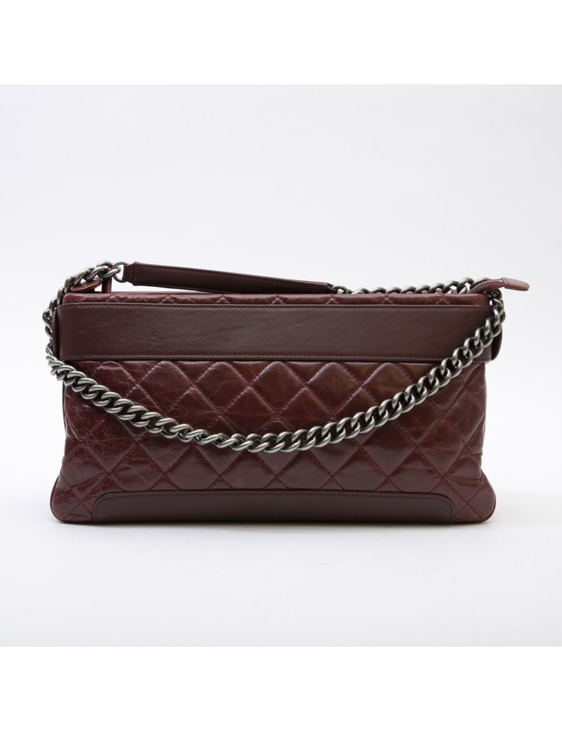 CHANEL bag in burgundy quilted aged leather