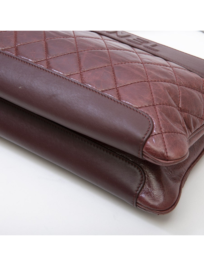 CHANEL bag in burgundy quilted aged leather