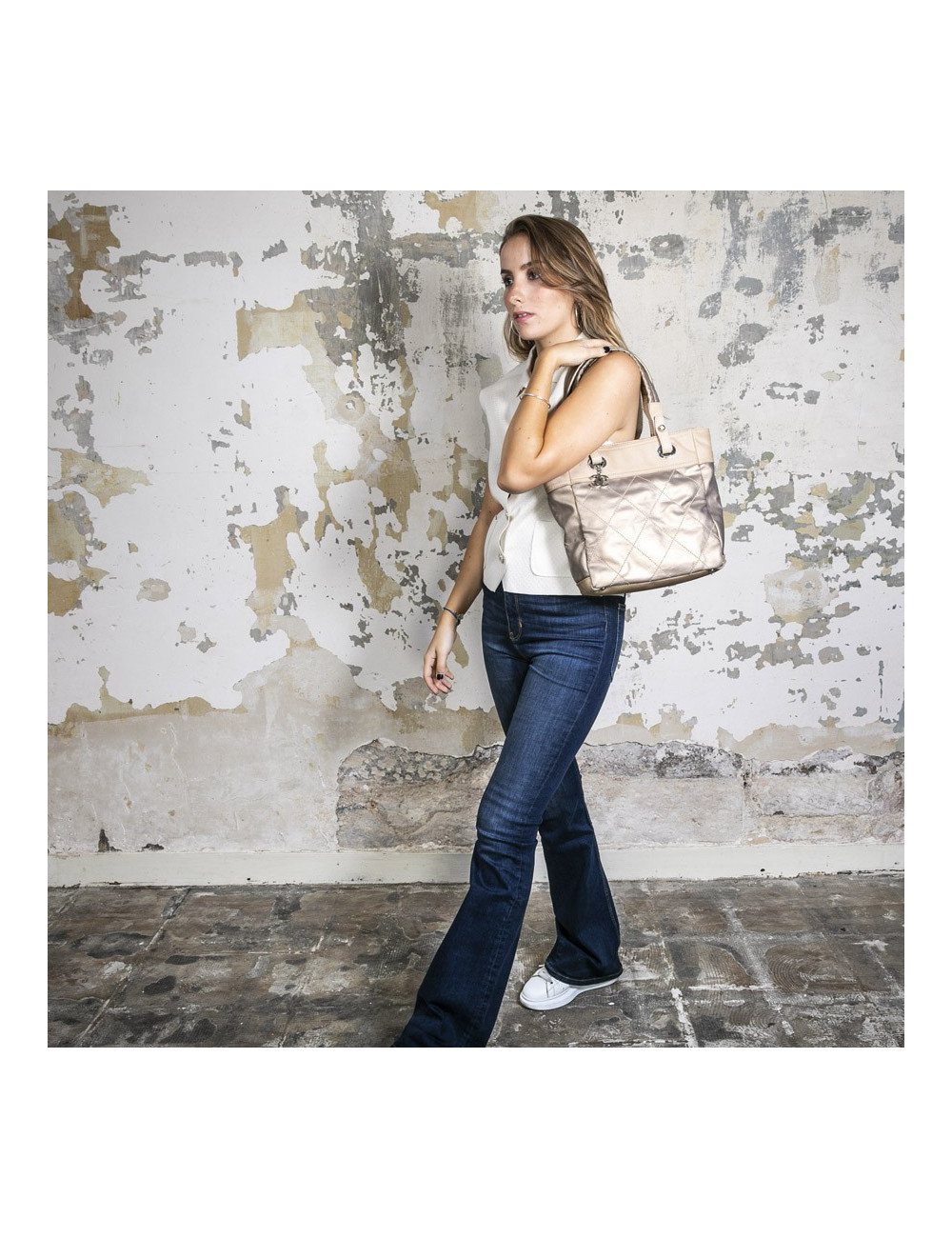 Sac "Biarritz" CHANEL toile matelassée beige doré