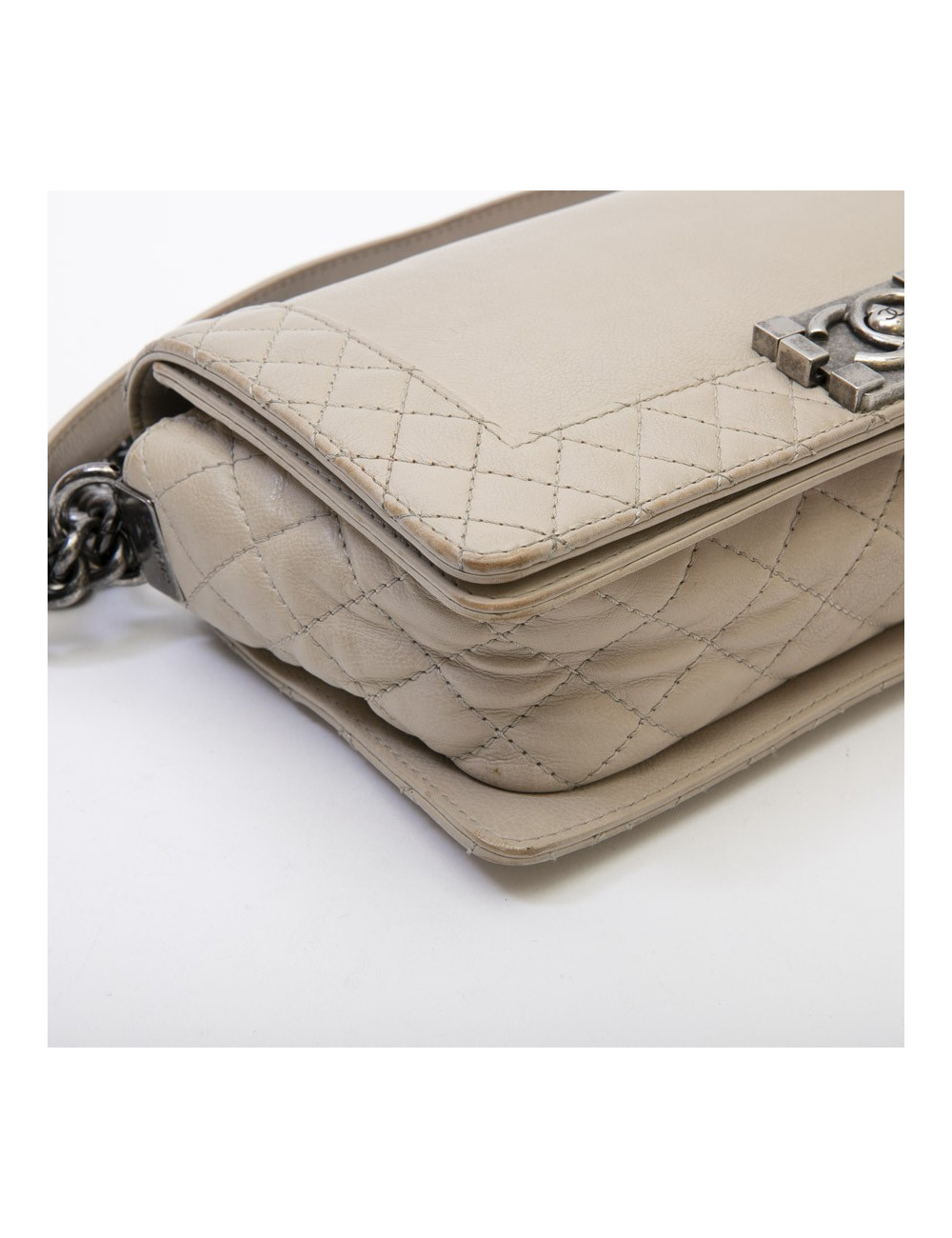 CHANEL boy bag in beige leather