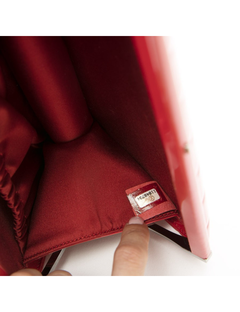 CHANEL clutch in red patent leather