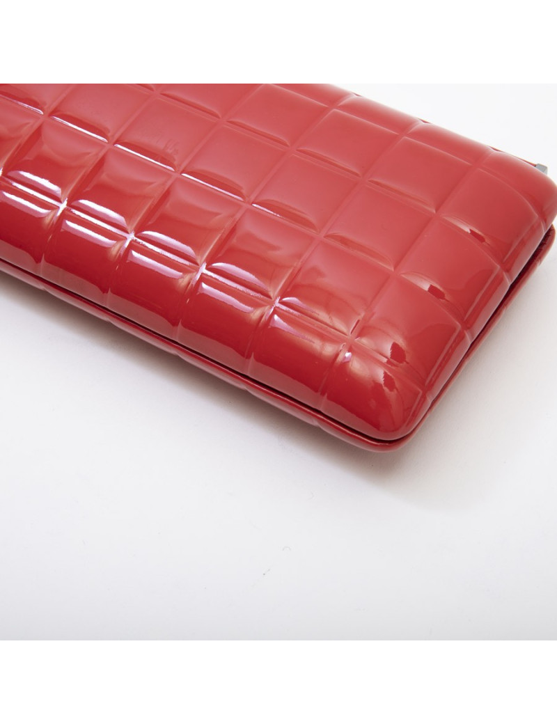 CHANEL clutch in red patent leather