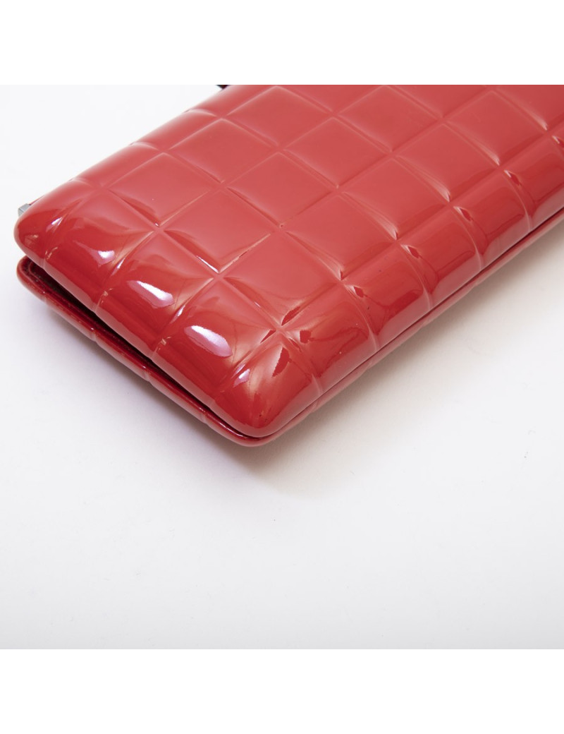 CHANEL clutch in red patent leather