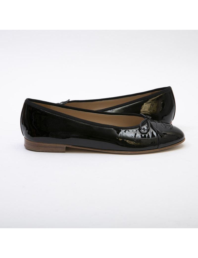 Ballerines T 39.5 CHANEL cuir verni noir