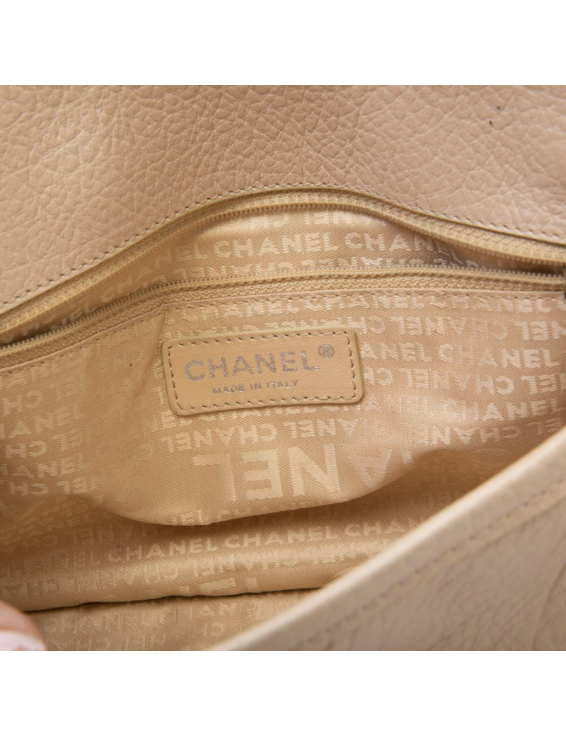 CHANEL bag in beige grained leather and 2.55 clasp