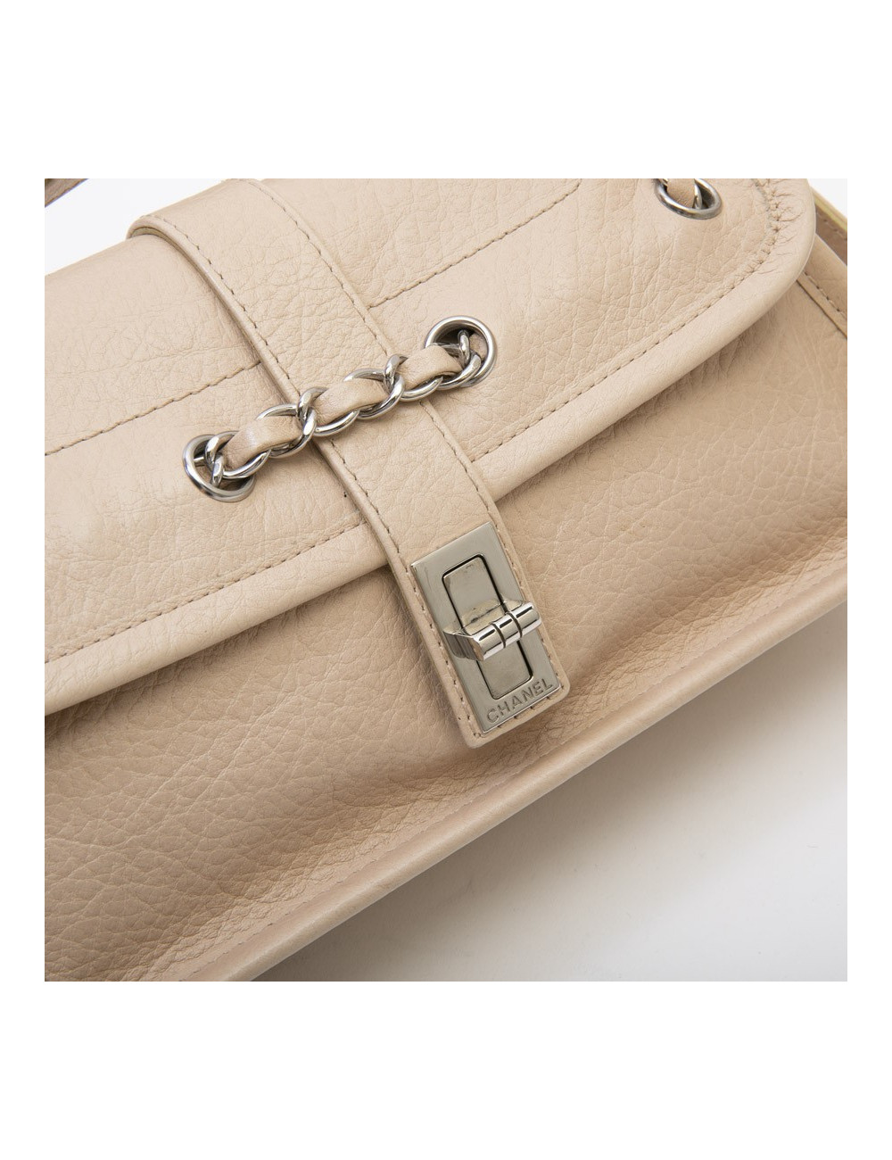 Sac CHANEL boucle 2.55 cuir grainé beige