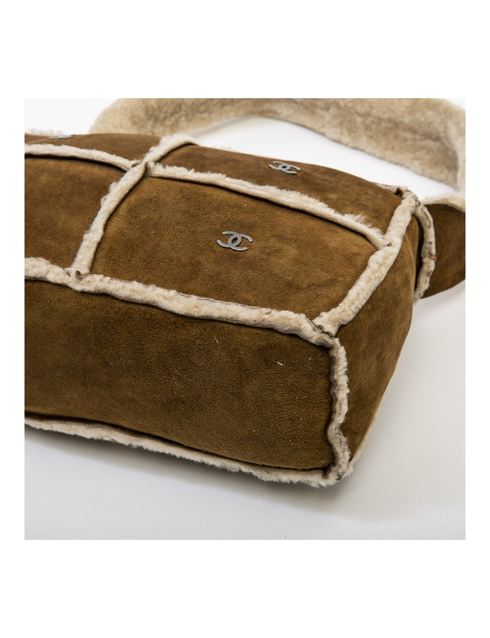 Sac CHANEL en peau retournée camel