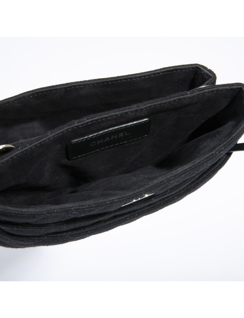 Pochette CHANEL avec chaine 