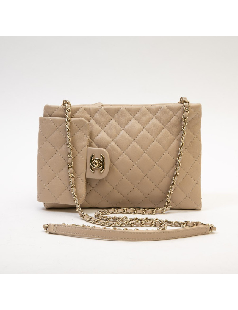 Sac pochette CHANEL en cuir d'agneau beige rosé