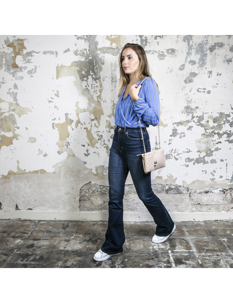 Sac pochette CHANEL en cuir d'agneau beige rosé