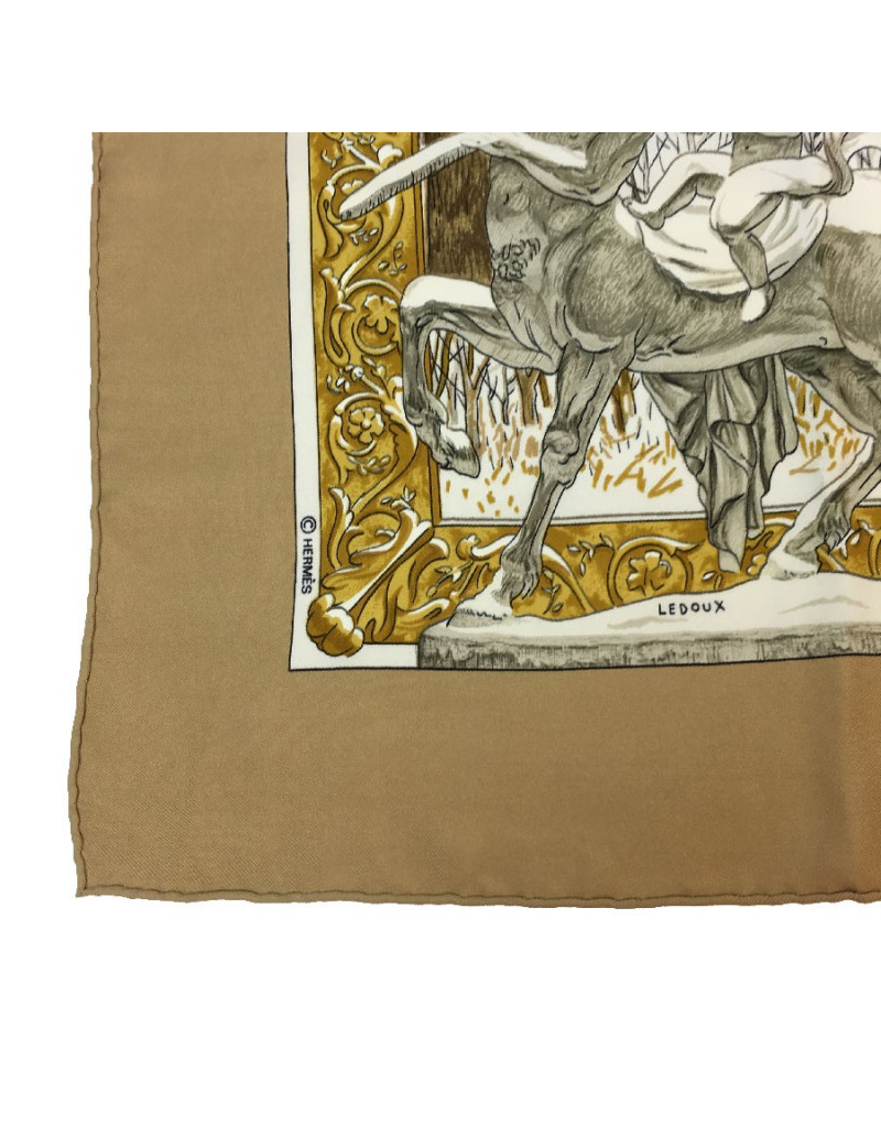 Carré HERMES L'hiver en soie beige