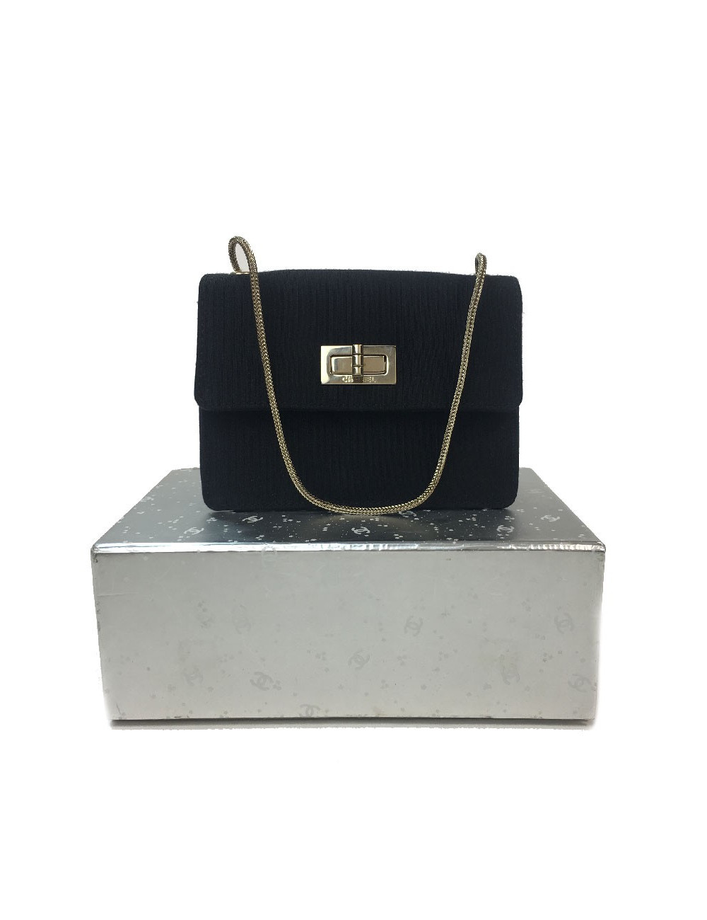 Mini Sac 255 CHANEL en satin noir