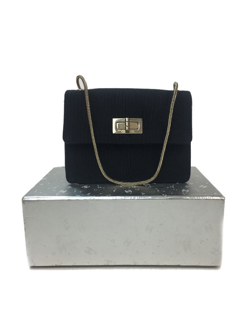 Mini Sac 255 CHANEL en satin noir