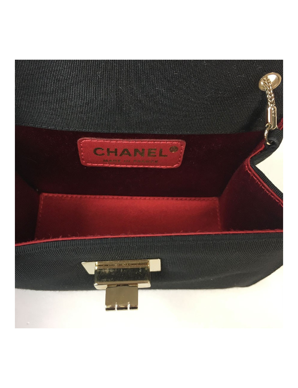 Mini Sac 255 CHANEL en satin noir