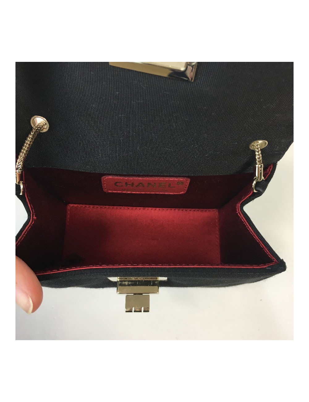 Mini Sac 255 CHANEL en satin noir