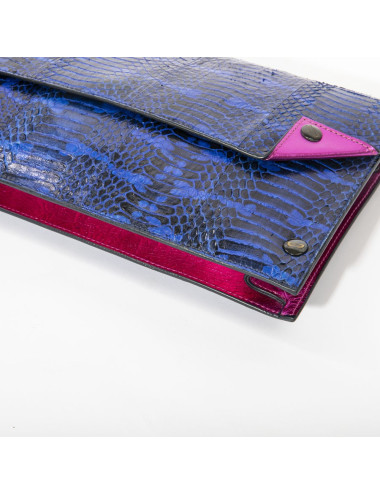 Pochette SOFIA MARLON en python bleu electrique et rose 