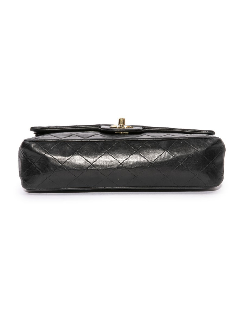  A RECOUDRE Sac timeless CHANEL cuir d'agneau noir matelassé