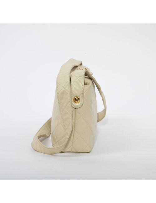 Sac besace CHANEL cuir d'agneau souple matelassé beige