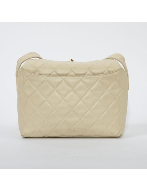 Sac besace CHANEL cuir d'agneau souple matelassé beige