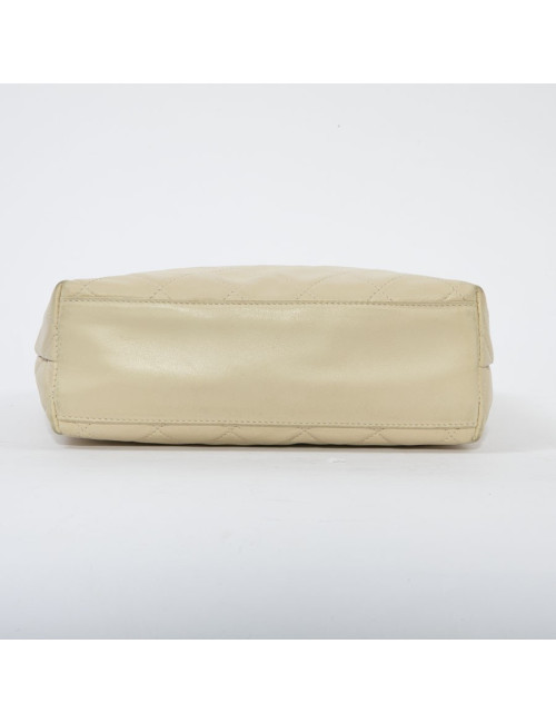 Sac besace CHANEL cuir d'agneau souple matelassé beige