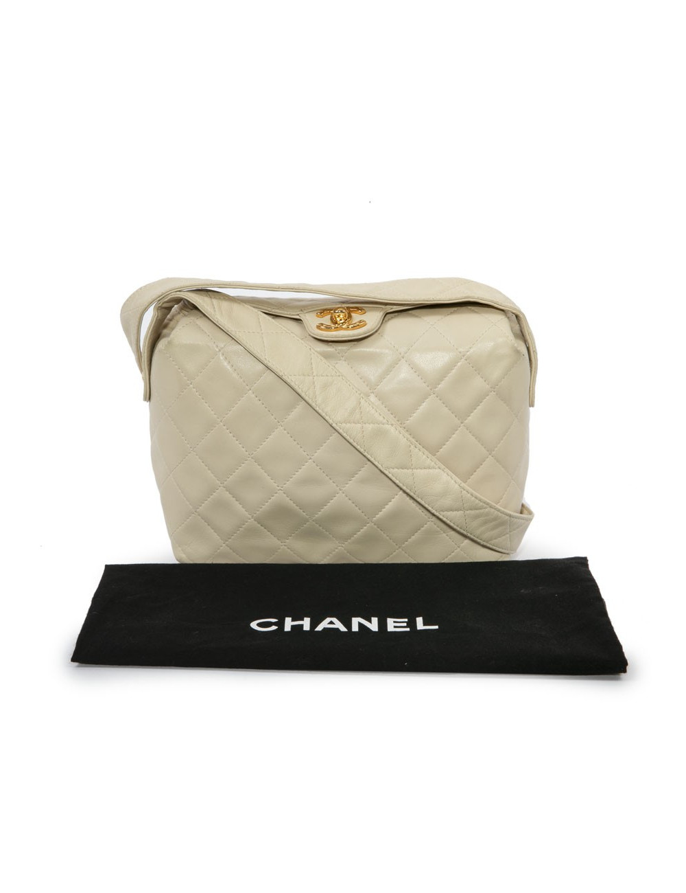 Sac besace CHANEL cuir d'agneau souple matelassé beige