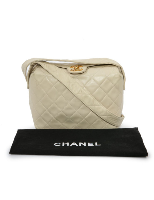 Sac besace CHANEL cuir d'agneau souple matelassé beige
