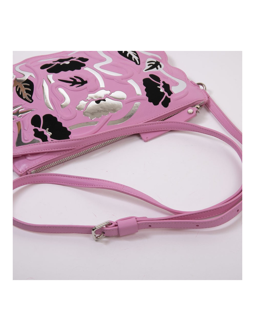 Sac CHRISTOPHER KANE cuir rose et incrustations noires et argent