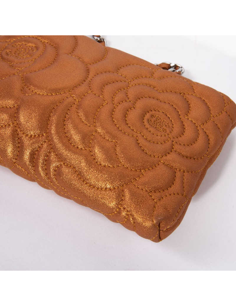 CHANEL clutch in orange velvet iridescent leather