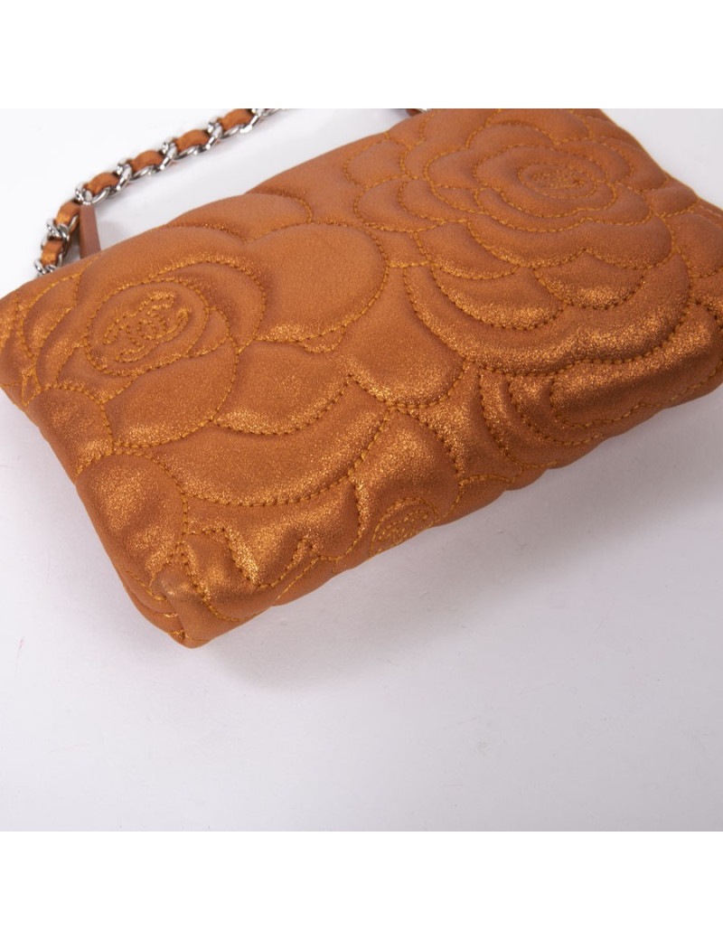 CHANEL clutch in orange velvet iridescent leather