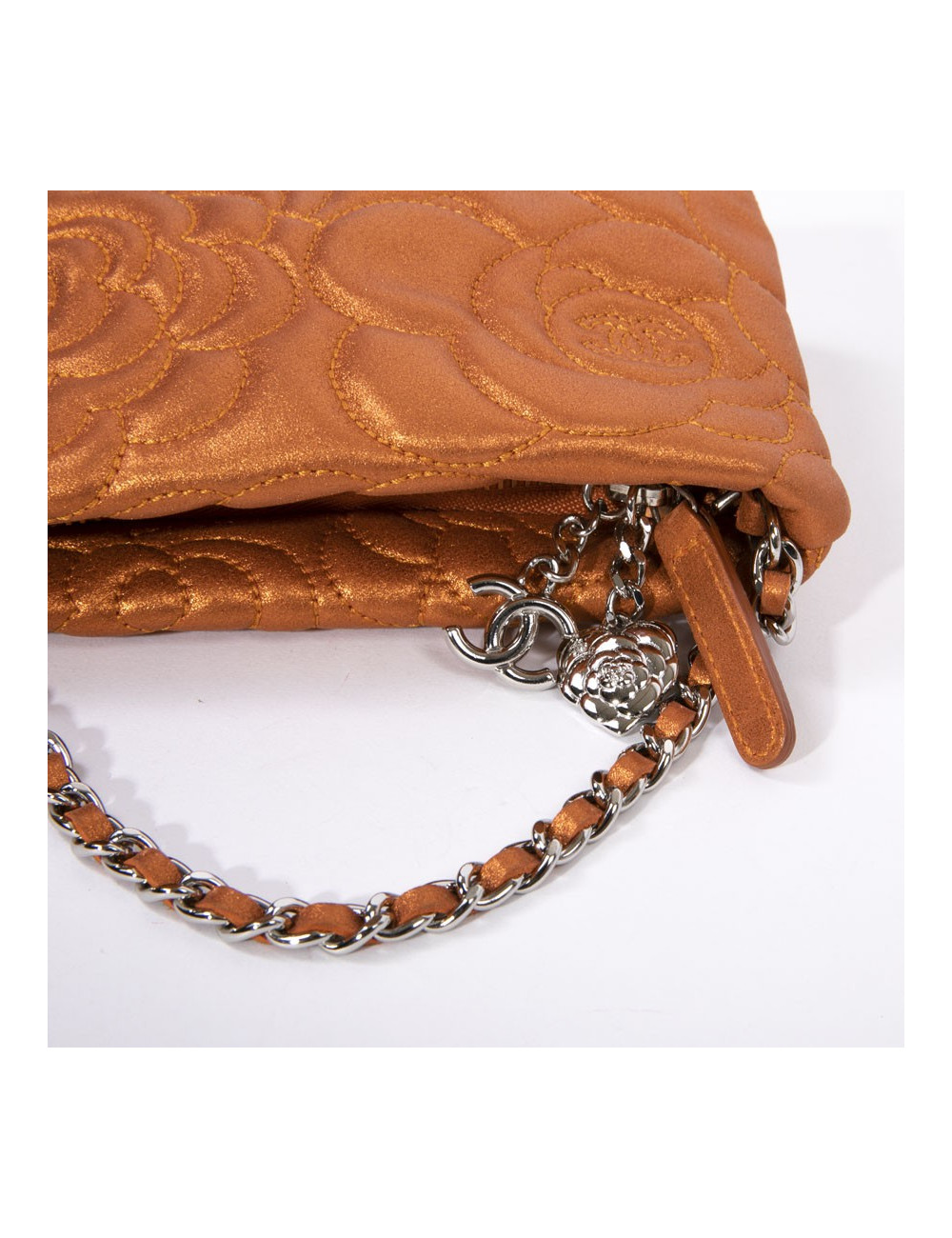 Pochette CHANEL cuir de veau velours irisé brodé camélias orange cuivré
