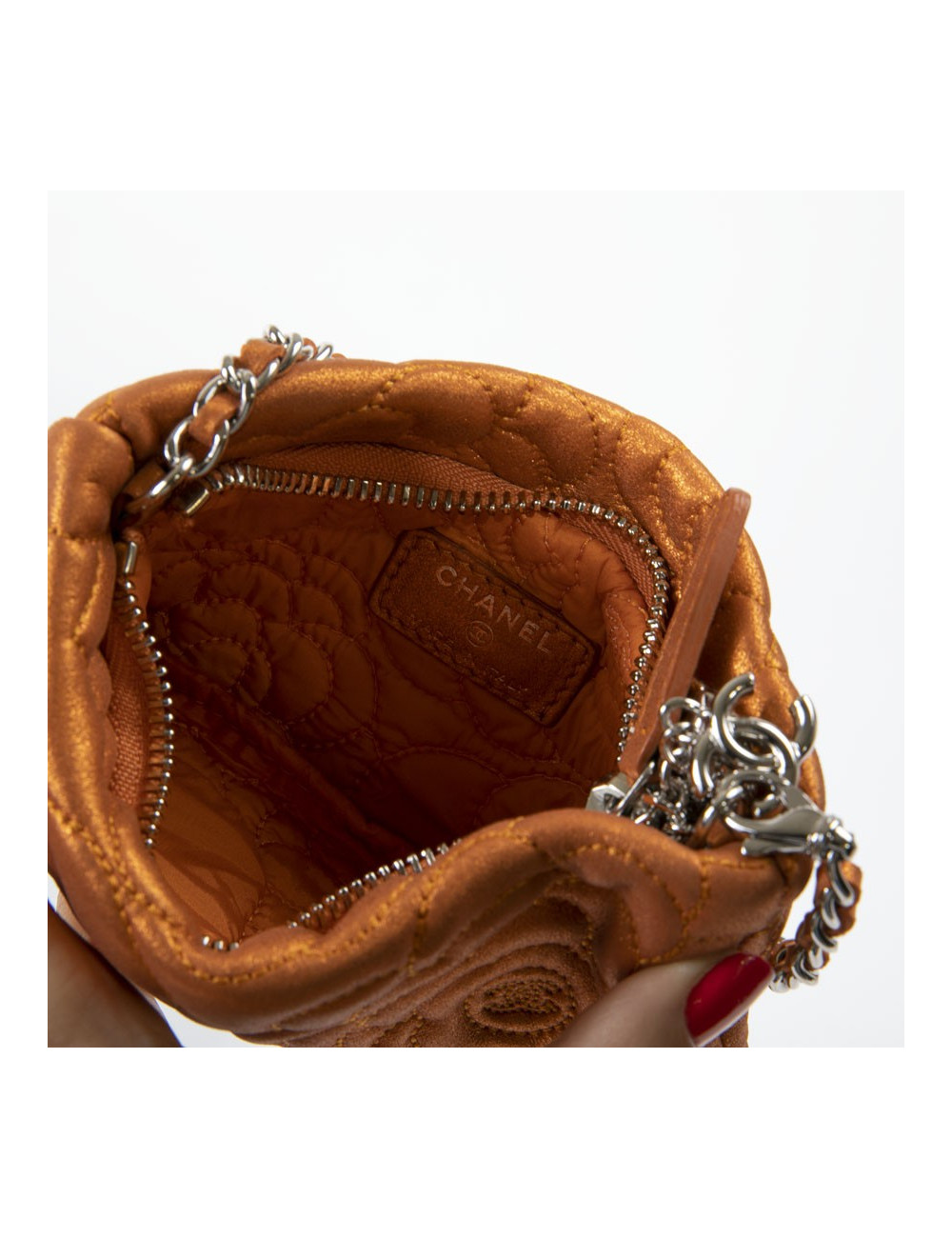 Pochette CHANEL cuir de veau velours irisé brodé camélias orange cuivré