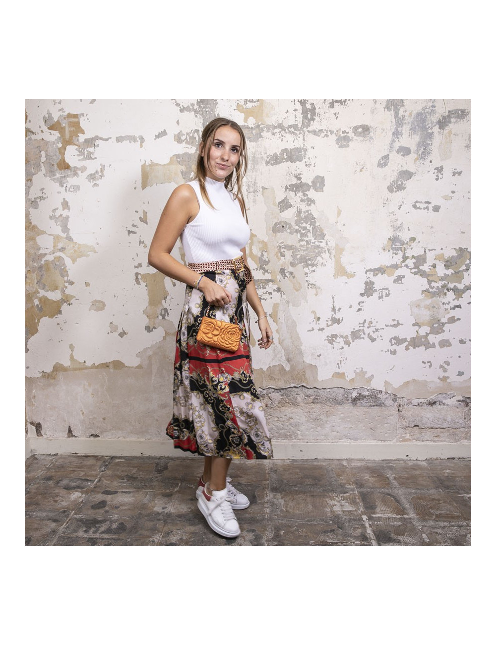 Pochette CHANEL cuir de veau velours irisé brodé camélias orange cuivré