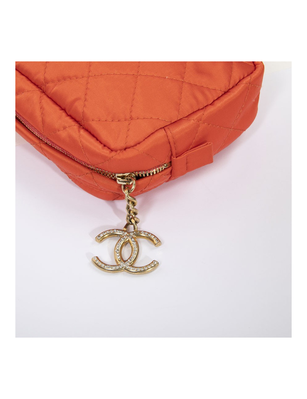 Pochette CHANEL satin orange "CC" strass doré