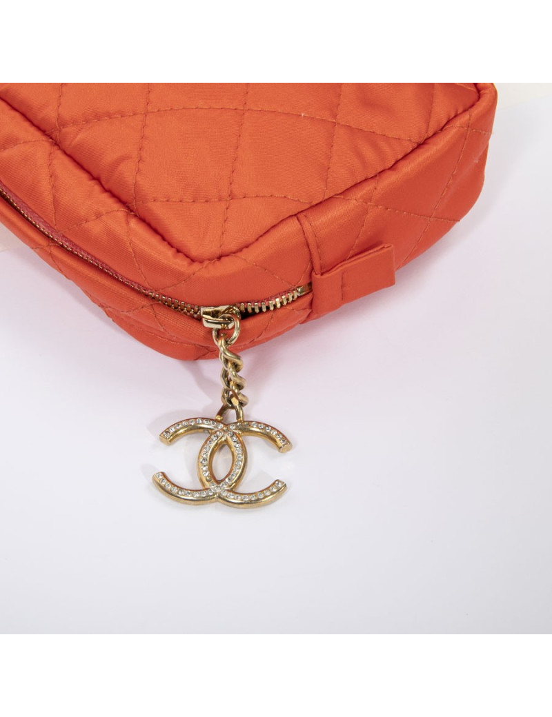Pochette CHANEL satin orange "CC" strass doré