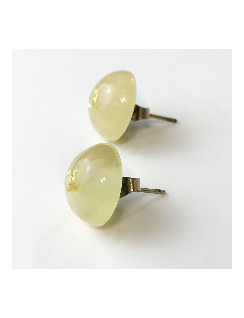 Boucles d'oreille clous CHANEL bicolores rose et beige