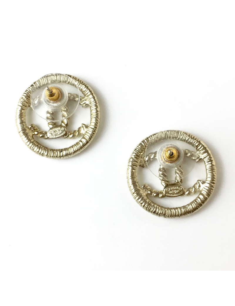 Boucles d'oreille clous CC CHANEL en métal doré