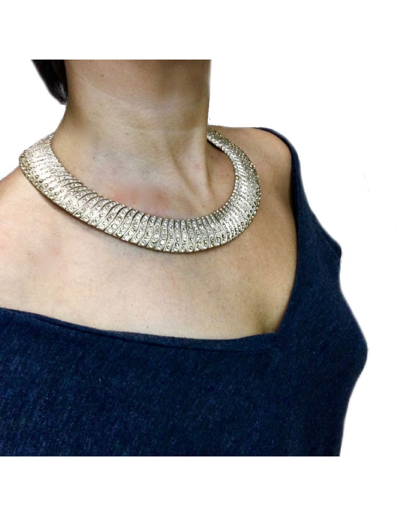 Collier CHANEL ras de cou doré et strass 