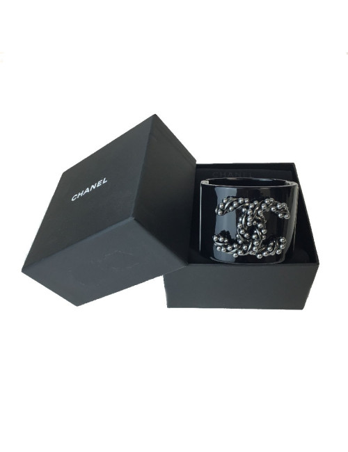 Manchette CHANEL plexi noir double C canon de fusil