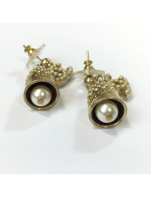 Boucles d'oreille clous CHANEL dés à coudre