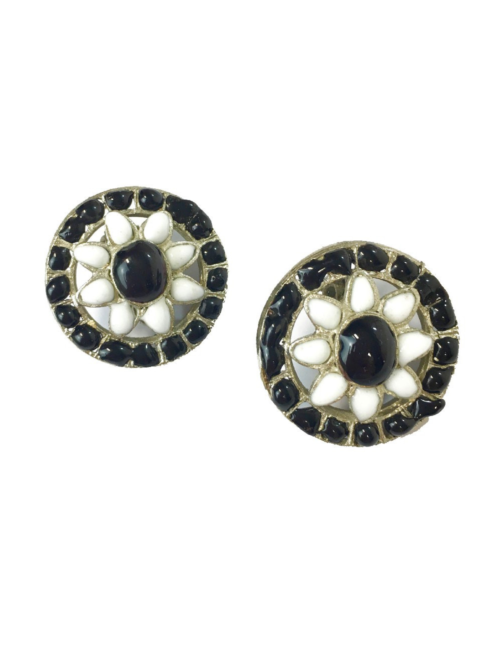 Boucles d'oreille CHANEL vintage pâte de verre noire et blanche