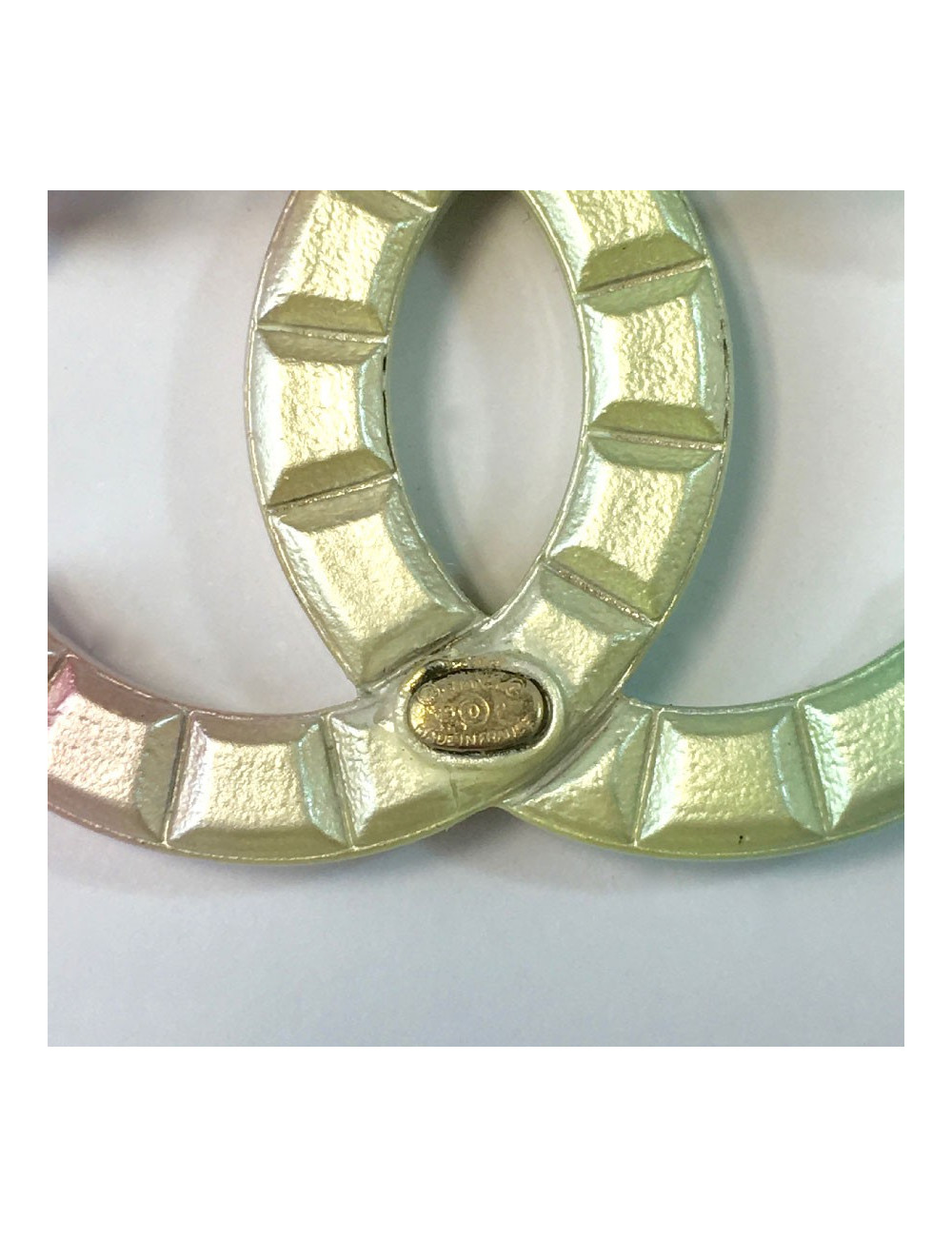 Broche CHANEL "CC" pointes de diamant tricolores