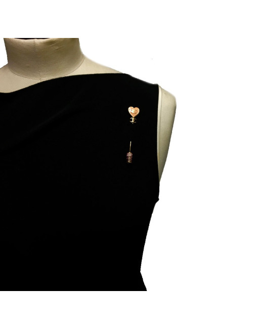 Epingle CHANEL coeurémaillé corail 